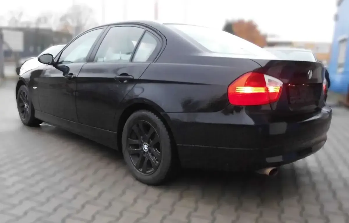 Second-hand BMW 318 129 CP (94 kW) 2006 Negru Berlinǎ
