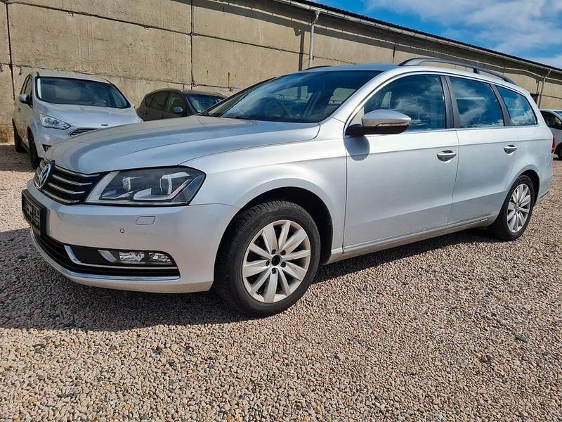 Reflexsilber Gebraucht 2012 VW Passat Comfortline Kombi | 5.300 € (Superpreis) - Bild 1/4
