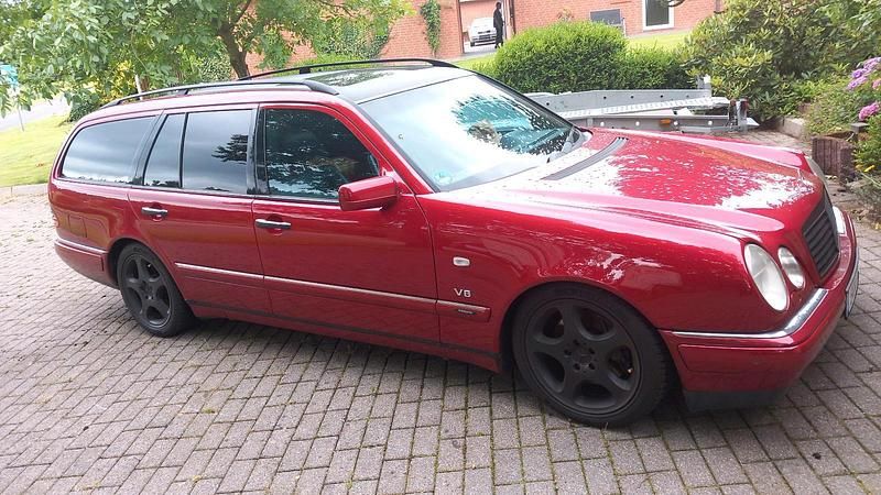 Rot Gebraucht 1998 Mercedes E430 Limousine | 3.000 € - Bild 1/4