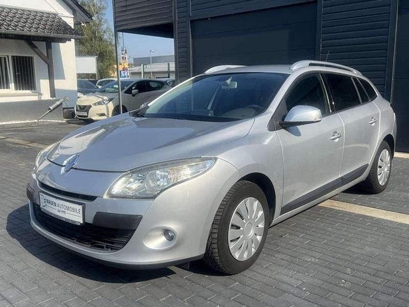 Platingrau Gebraucht 2010 Renault Mégane GrandTour Dynamique Kombi | 4.470 € (Fairer Preis) - Bild 1/4