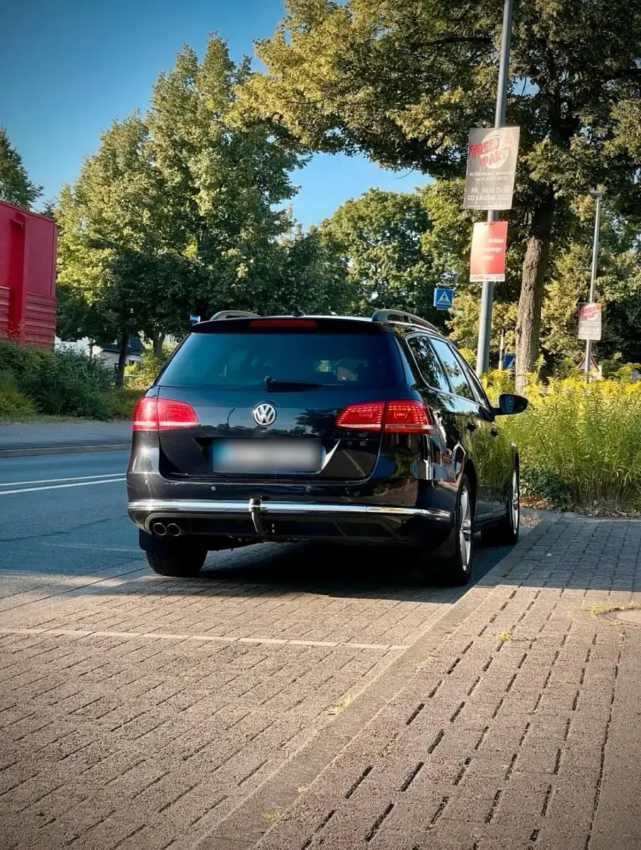 Gebraucht VW Passat Highline 140 PS (102 kW) 2012 Schwarz Kombi