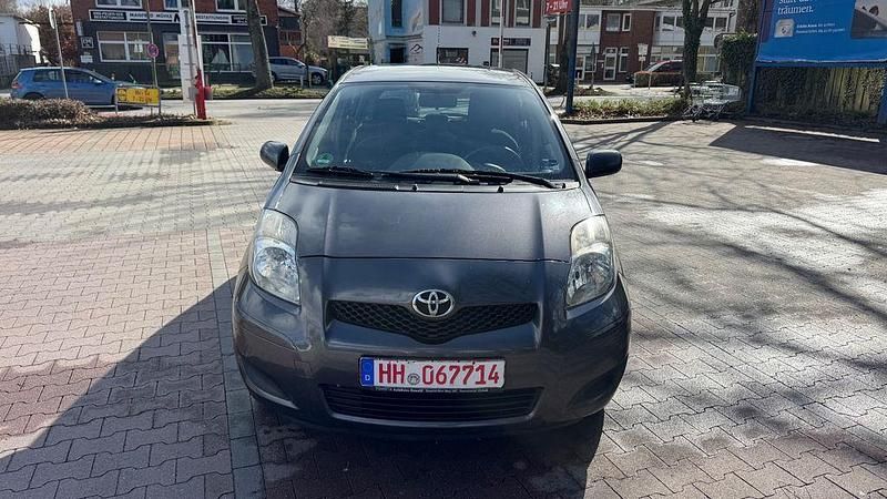 Gebraucht Toyota Yaris Cool 69 PS (50 kW) 2011 Grau Kleinwagen