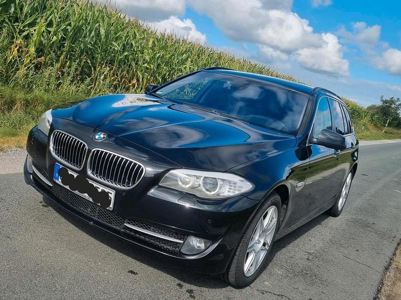 Schwarz Gebraucht 2011 BMW 525 Kombi | 7.599 € (Superpreis) - Bild 1/4