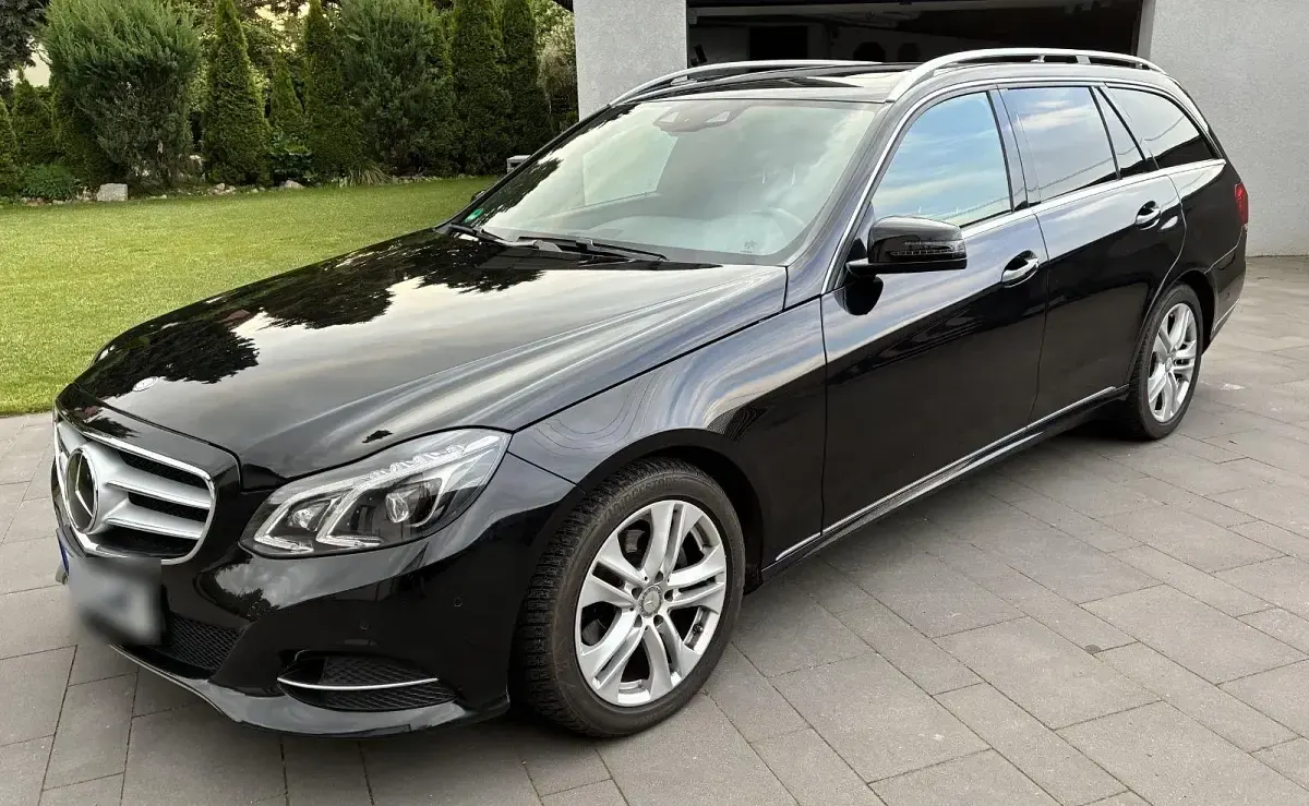 Gebraucht Mercedes E220 170 PS (125 kW) 2016 Schwarz Limousine
