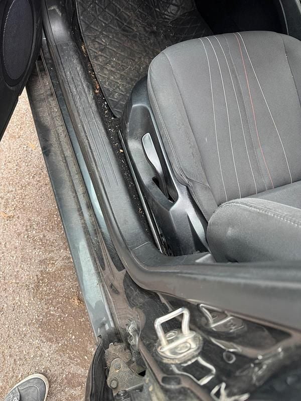 Usata Seat Leon 105 CV (77 kW) 2011 Grigio Utilitaria