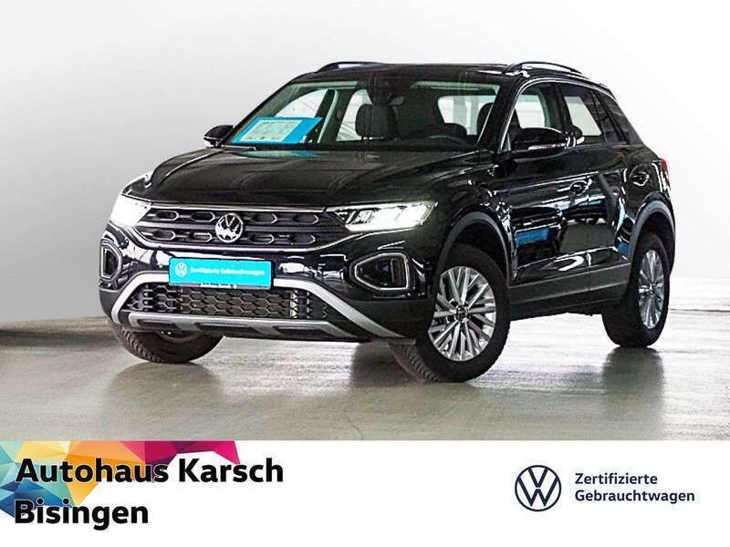 Deep black perleffekt (metallic) Gebraucht 2024 VW T-Roc Life SUV | 31.890 € (Fairer Preis) - Bild 1/3
