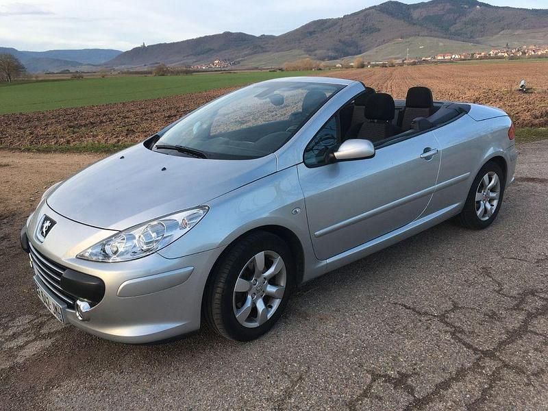 Grau Gebraucht 2006 Peugeot 307 CC Cabrio | 5.250 € (Teuer) - Bild 1/4