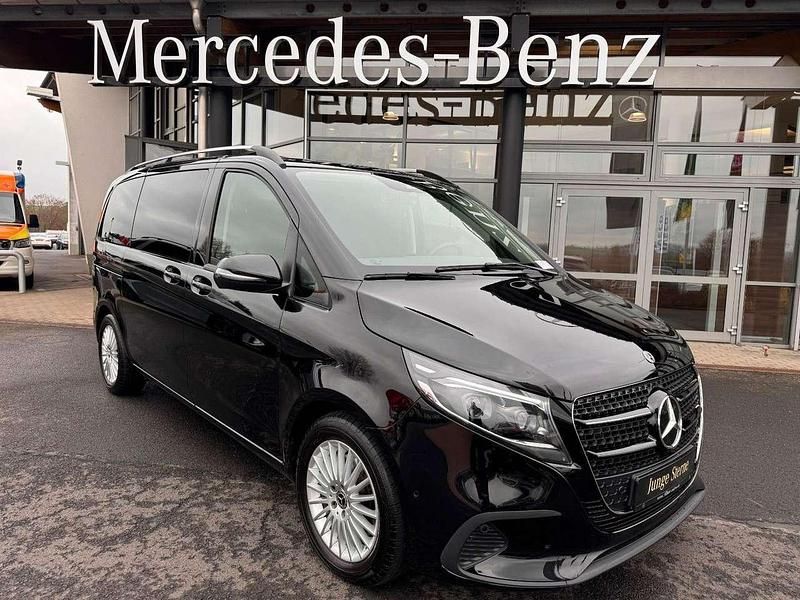 Gebraucht Mercedes V220 Style 163 PS (119 kW) 2025 Obsidianschwarz metallic (metallic) Van / Kleinbus