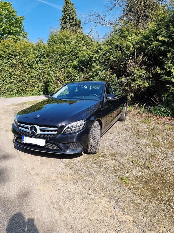 Schwarz Gebraucht 2020 Mercedes C180 Avantgarde Limousine | 26.000 € (Guter Preis) - Bild 1/4
