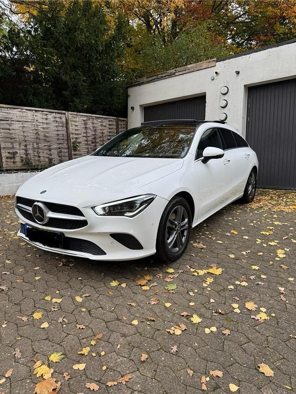 Weiß Gebraucht 2019 Mercedes CLA180 Shooting Brake Kombi | 19.900 € (Etwas zu teuer) - Bild 1/4