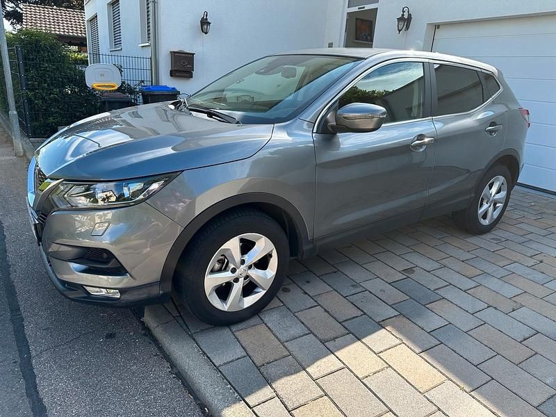 Grau Gebraucht 2018 Nissan Qashqai SUV | 13.200 € (Guter Preis) - Bild 1/4
