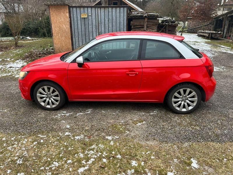 Gebraucht Audi A1 Attraction 122 PS (89 kW) 2012 Rot Kleinwagen