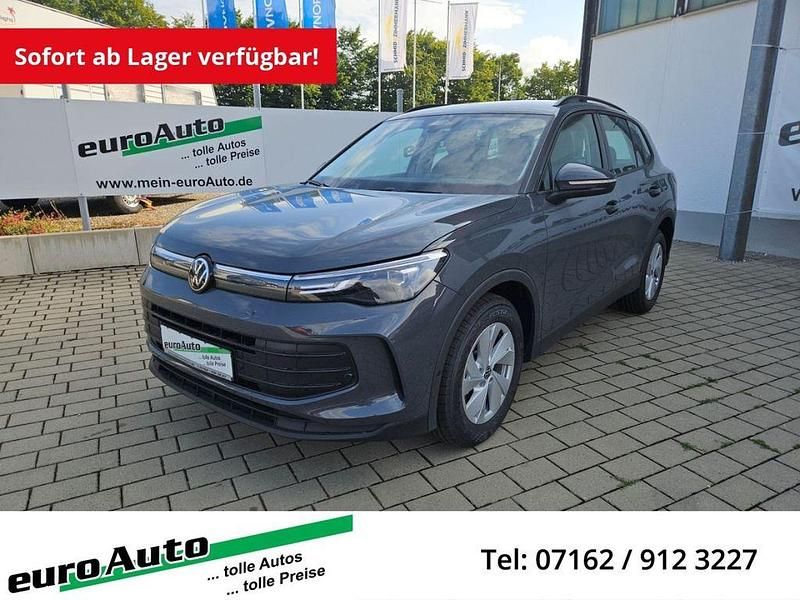 Delfingrau metallic Neu 2025 VW Tiguan SUV | 35.240 € - Bild 1/4
