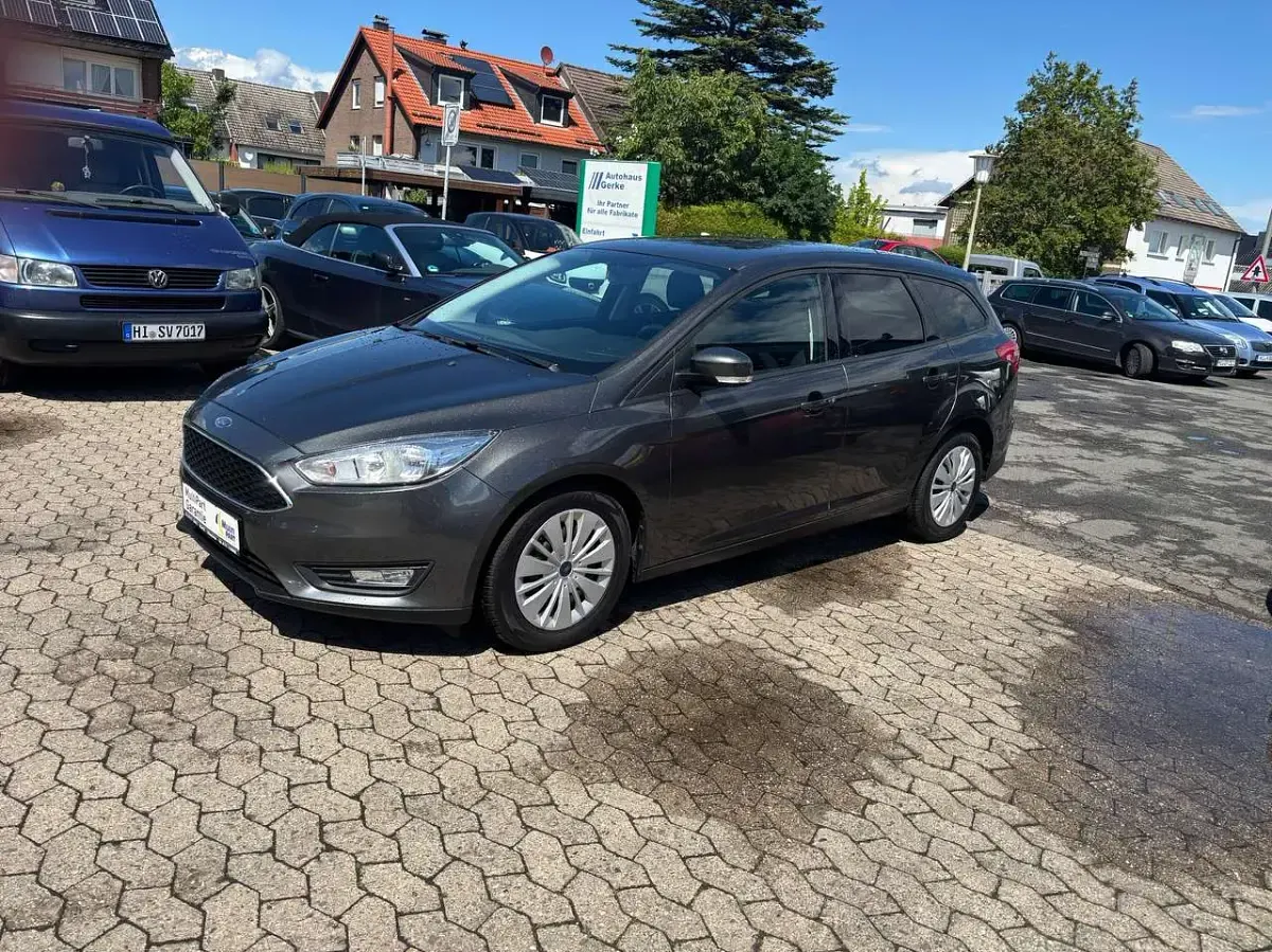 Gebraucht Ford Focus Basis 101 PS (74 kW) 2018 Grau Kombi