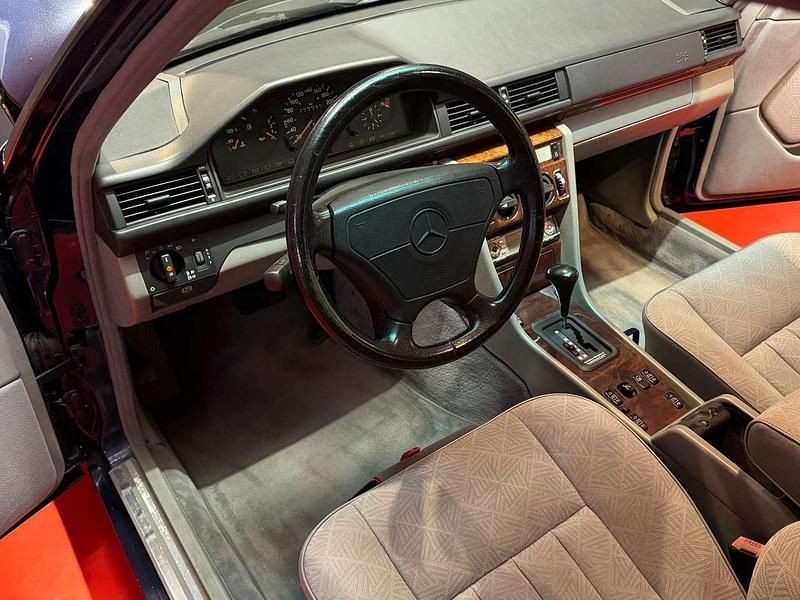 Gebraucht Mercedes E280 193 PS (141 kW) 1994 Blau Kombi