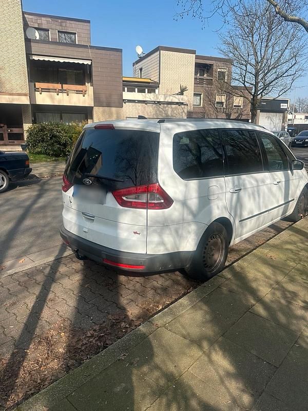 Gebraucht Ford Galaxy 140 PS (102 kW) 2013 Weiß Van / Kleinbus