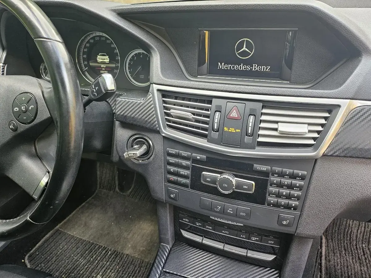 Gebraucht Mercedes E200 177 PS (130 kW) 2012 Schwarz Kombi