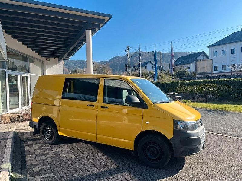 Second-hand VW Transporter 84 CP (61 kW) 2013 Galben Van