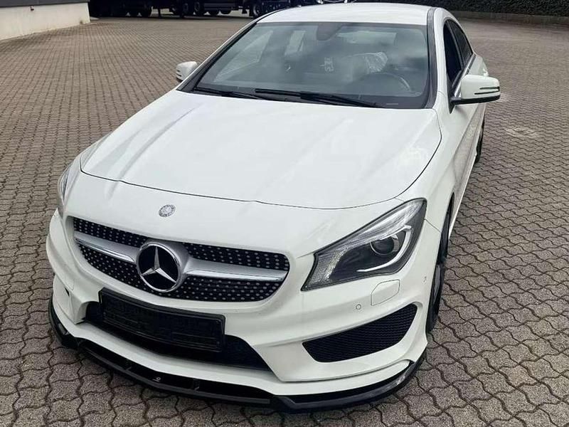 Weiß Gebraucht 2015 Mercedes CLA200 AMG line Coupé | 19.900 € (Fairer Preis) - Bild 1/4