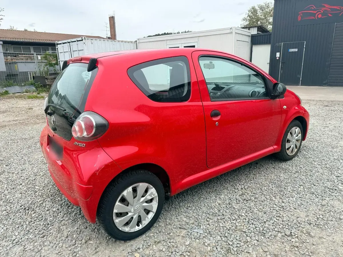Używany Toyota Aygo 68 KM (50 kW) 2017 Czerwony Hatchback