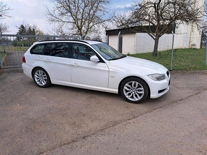 Gebraucht BMW 316 116 PS (85 kW) 2011 Weiß Kombi