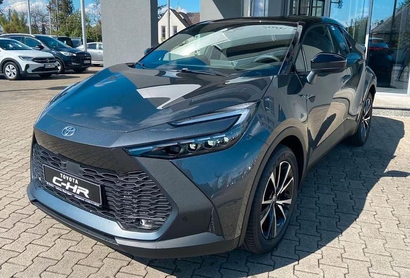 Grau Neu 2025 Toyota C-HR SUV | 35.999 € (Superpreis) - Bild 1/2