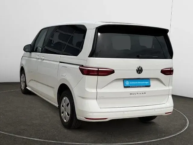 Gebraucht VW Multivan Basis 150 PS (110 kW) 2023 Candyweiß Van / Kleinbus