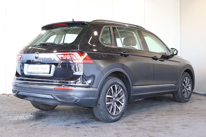 Gebraucht VW Tiguan Life 150 PS (110 kW) 2022 Schwarz SUV