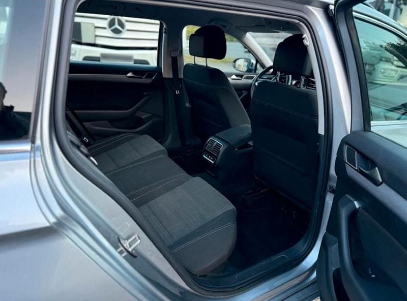 Gebraucht VW Passat 200 PS (147 kW) 2021 Silber Kombi