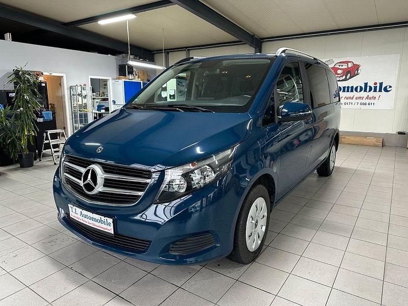 Blau Gebraucht 2018 Mercedes V200 Van / Kleinbus | 27.999 € (Etwas zu teuer) - Bild 1/3