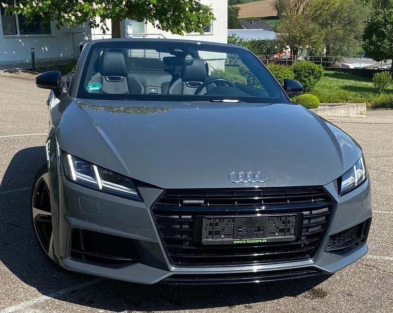 Grau Gebraucht 2018 Audi TT Roadster Competition Cabrio | 30.900 € (Fairer Preis) - Bild 1/4