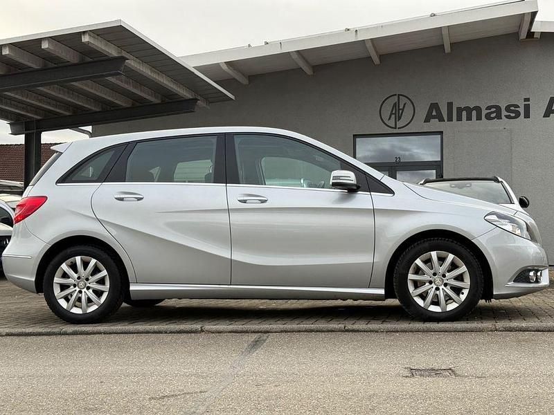 Gebraucht Mercedes B200 156 PS (114 kW) 2014 Silber Van / Kleinbus