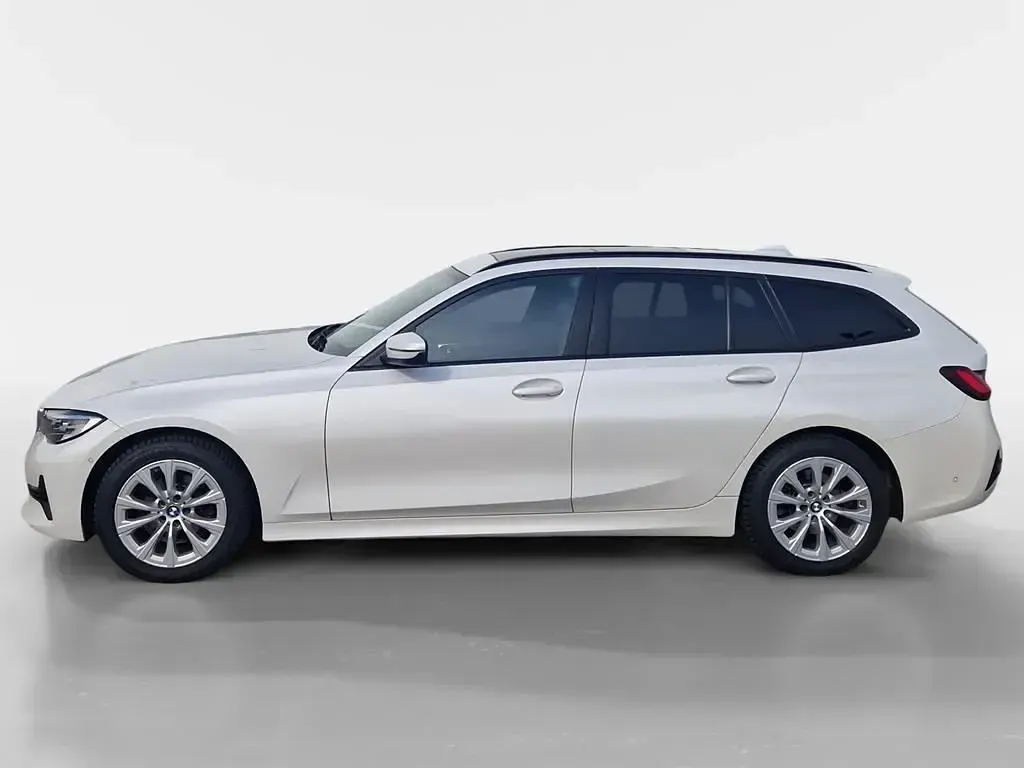 Gebraucht BMW 318 Advantage 150 PS (110 kW) 2022 Mineralweiß metallic Kombi