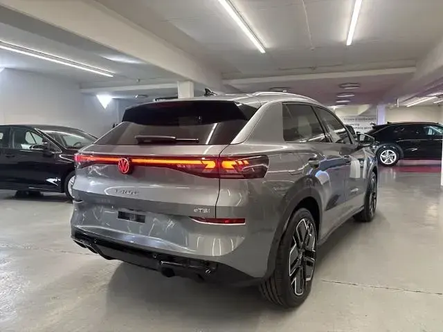 Neu VW T-Roc R-line 150 PS (110 kW) 2026 (wolf grey metallic) SUV