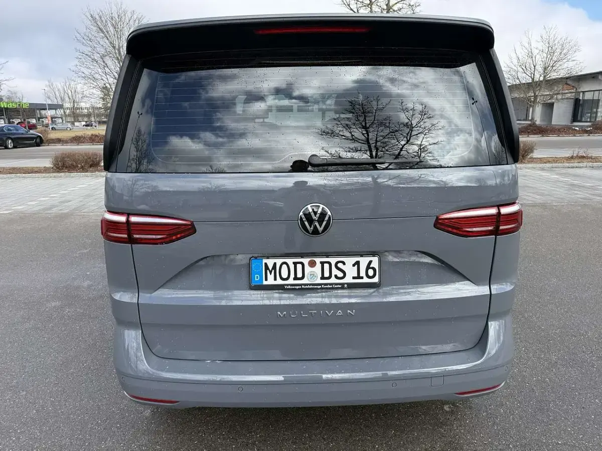 Gebraucht VW T7 150 PS (110 kW) 2025 Grau Van