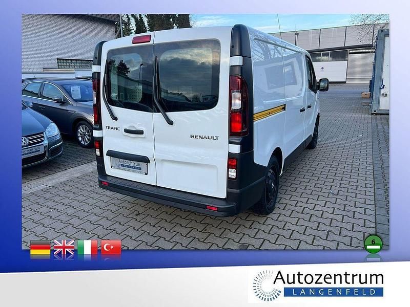 Gebraucht Renault Trafic Komfort 125 PS (91 kW) 2017 Weiß Van / Kleinbus
