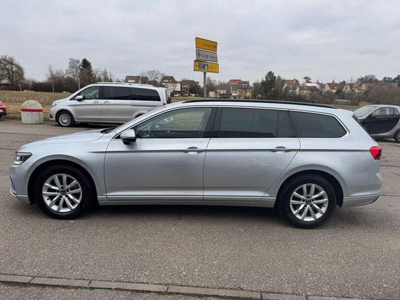 Gebraucht VW Passat 143 PS (105 kW) 2022 Silber Kombi