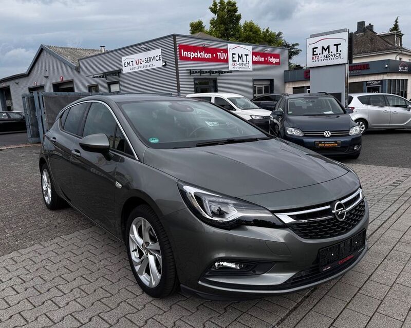 Grau Gebraucht 2019 Opel Astra Dynamic Limousine | 13.990 € (Fairer Preis) - Bild 1/4