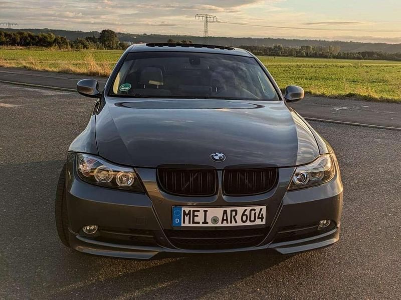 Grau Gebraucht 2005 BMW 325 Limousine | 3.800 € (Guter Preis) - Bild 1/4