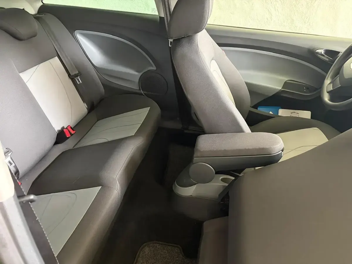 Usata Seat Ibiza Reference 69 CV (50 kW) 2014 Verde Utilitaria