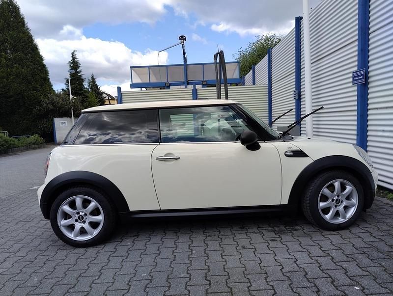 Gebraucht Mini ONE 75 PS (55 kW) 2009 Weiß Kleinwagen