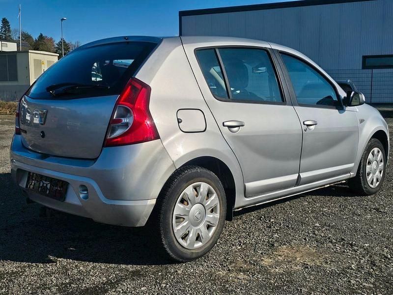 Gebraucht Dacia Sandero 75 PS (55 kW) 2012 Silber Limousine