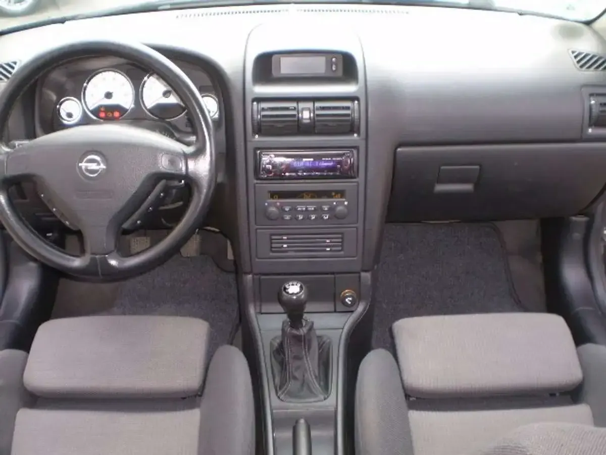 Gebraucht Opel Astra Comfort 101 PS (74 kW) 2001 Schwarz Limousine