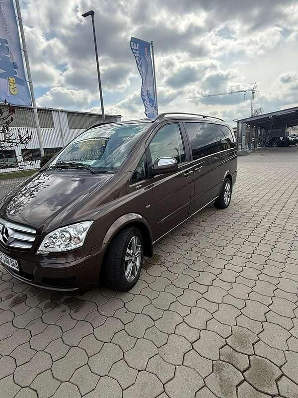 Gebraucht Mercedes Viano Edition 224 PS (164 kW) 2013 Braun Van / Kleinbus