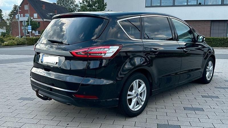 Schwarz Gebraucht 2017 Ford S-MAX Titanium Van / Kleinbus | 8.800 € (Fairer Preis) - Bild 1/4