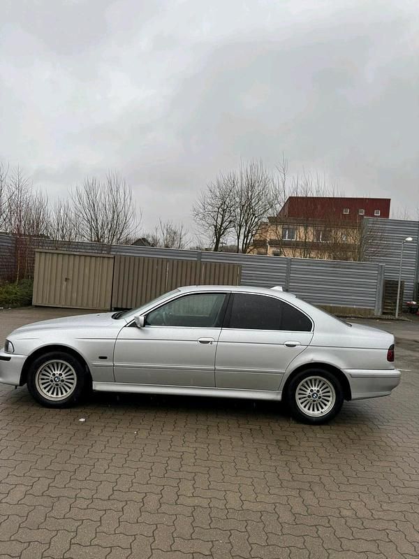 Gebraucht BMW 525 163 PS (119 kW) 2001 Grau Limousine