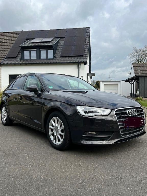 Gebraucht Audi A3 Attraction 110 PS (80 kW) 2015 Braun Limousine