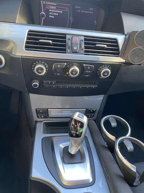 Gebraucht BMW 520 177 PS (130 kW) 2009 Grau Limousine