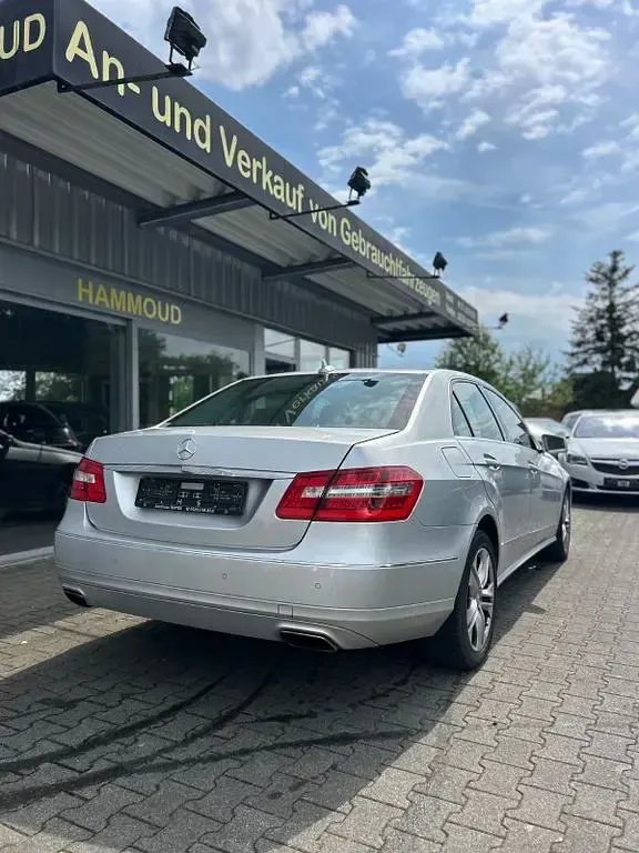Gebraucht Mercedes E200 184 PS (135 kW) 2012 Silber Limousine