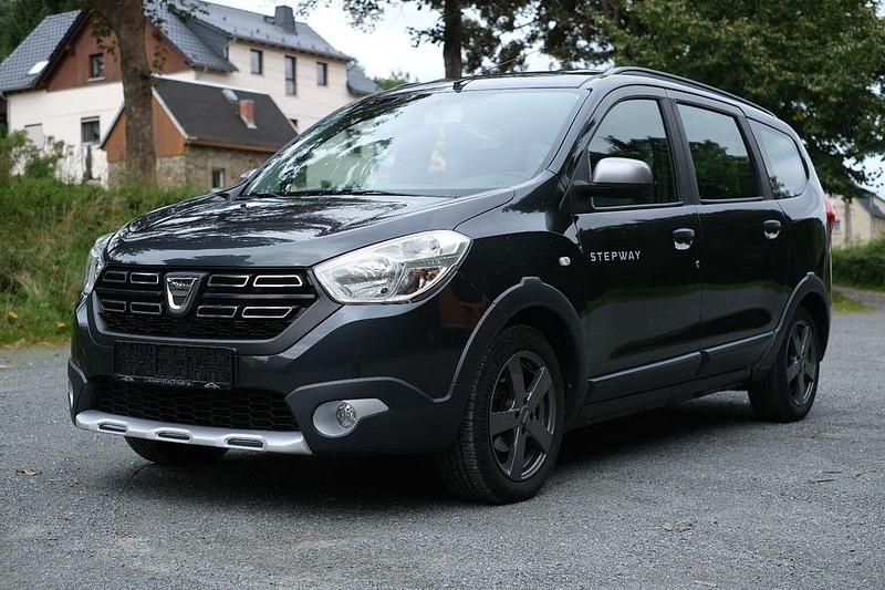 Grau Gebraucht 2019 Dacia Lodgy Stepway Van / Kleinbus | 9.780 € (Fairer Preis) - Bild 1/4